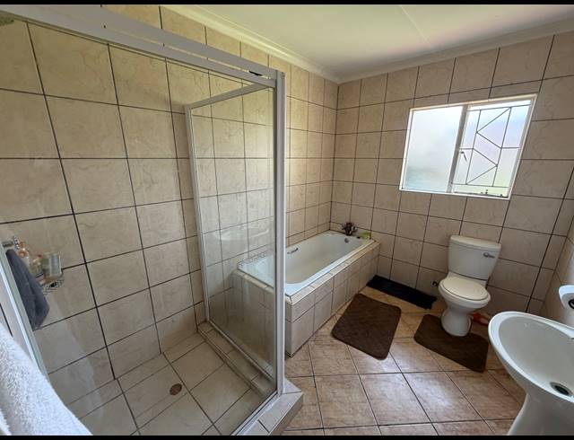 4 BEDROOM HOUSE FOR SALE IN SONNEVELD